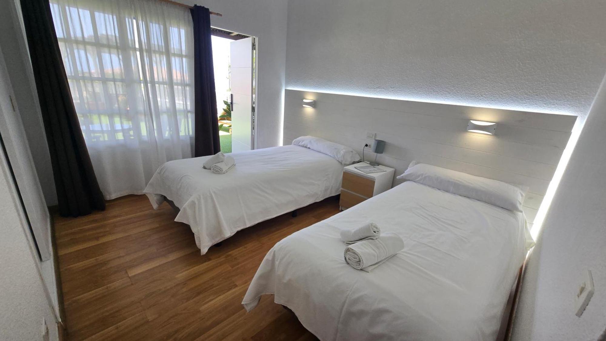 Villa Las Flores Адехе Екстериор снимка